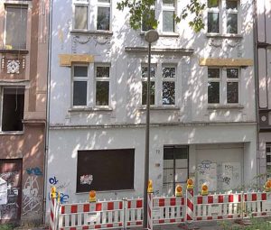 Das Intown-Problemhaus in der Heroldstraße 72 ist nur eins von mehreren, die leer stehen und zugemacht wurden.