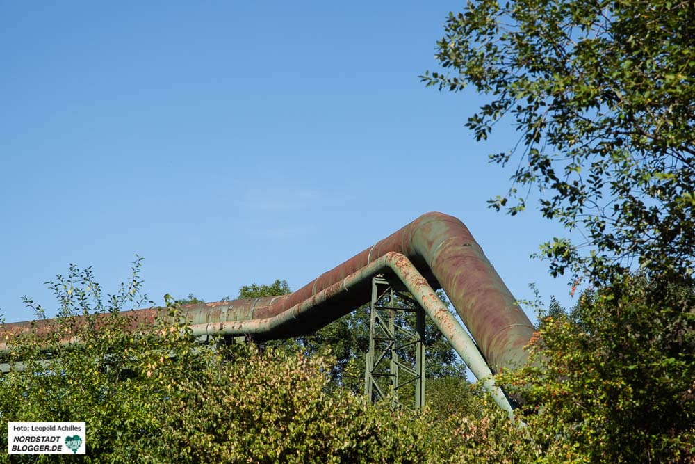 Auf diesen Rohren könnte ein „Skywalk“, ähnlich dem auf Phönix-West möglich werden.