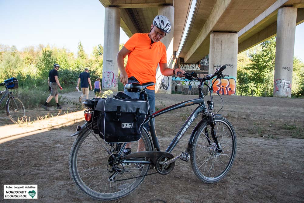 Mit dem Rad ging es mit der grünen Radfraktion entlang der Emscher.