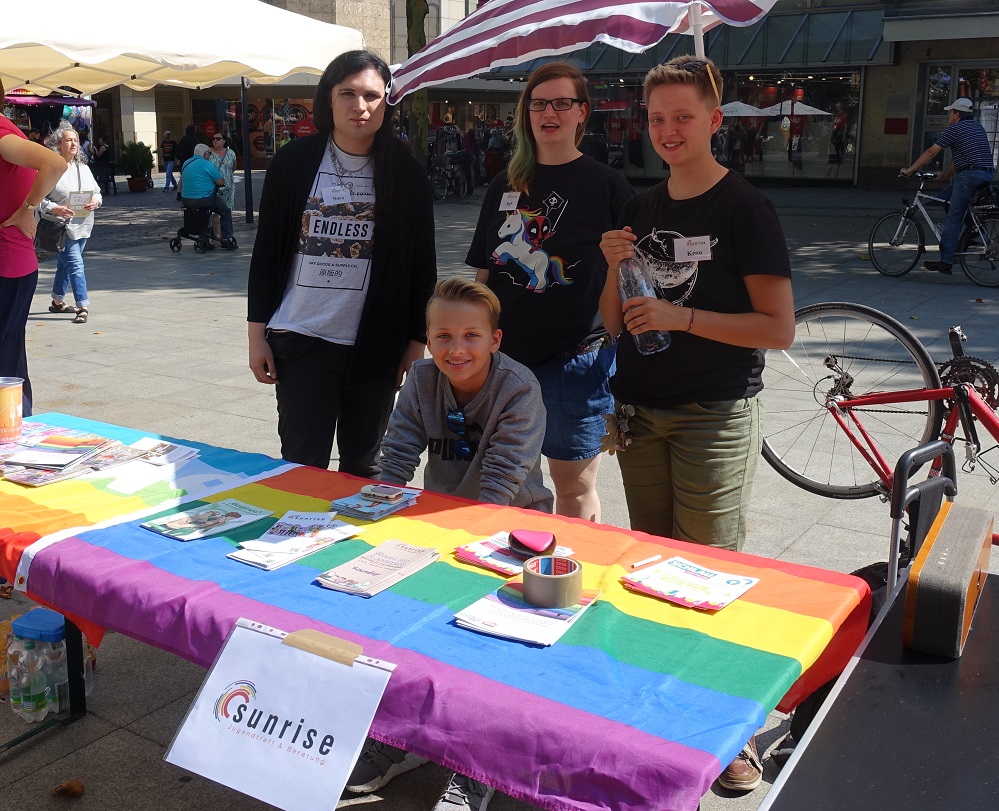 Trans CSD das Team am Stand von sunrise