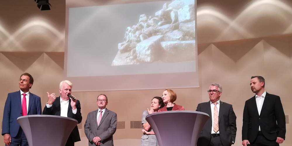 Präsentation des Mahnmales von Benno Elkan für die Opfer der Bombenkriege. Fotos: Gerd Wüsthoff