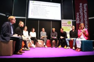 Ein Gesprächskreis von vielen auf der Messe. Hier ging es am Beispiel Dortmunds um Zukunftsvisionen für eine lebenswerte Stadt. Mit dabei: Prof. Christa Reicher von der TU Dortmund und Stadtrat Ludger Wilde (l.).