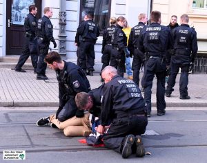 Die Polizei ging rigoros gegen die Störversuche er Neonazis vor.