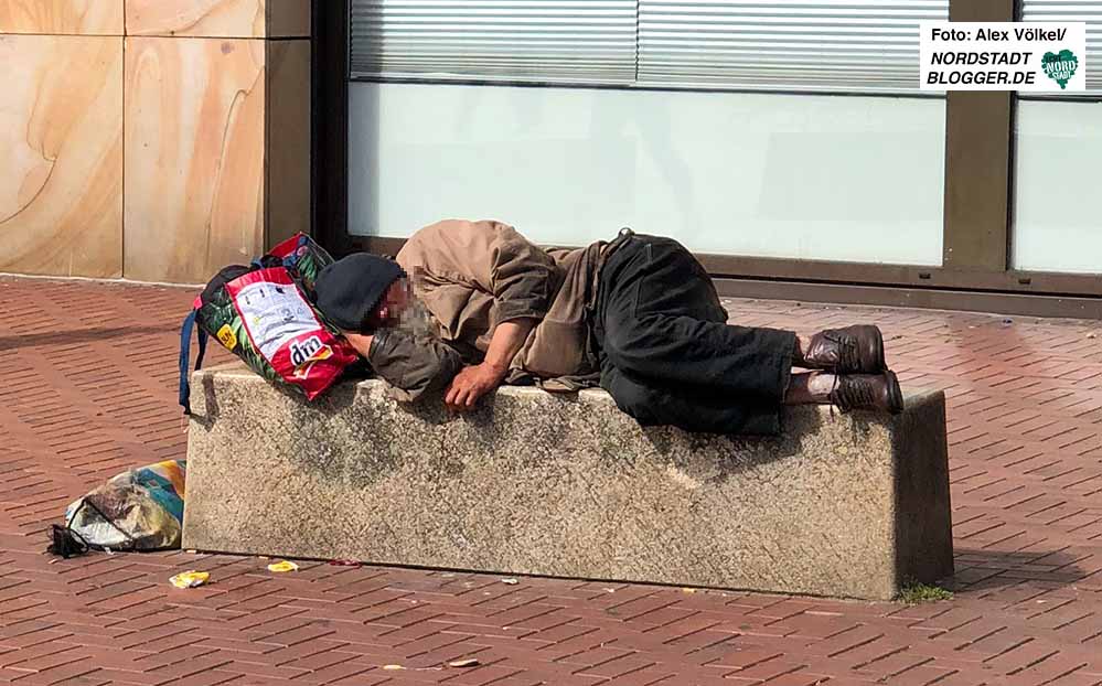 Obdachlosigkeit ist in Dortmund allgegenwärtig - so wie hier auf dem Steinplatz. Foto: Alex Völkel