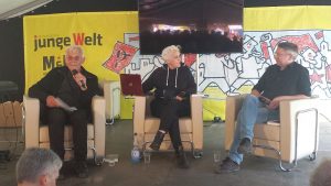 UZ-Pressefest Gespräch über das neue Buch von Moshe Zuckermann (v.l.n.re Rolf Becker, Susann Witt-Stahl und Stefan Huth