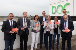 Die Veranstalter bei der Präsentation des Programmes auf der Dachterrasse des DOC-Gebäudes in der Kampstraße. Foto: Karsten Wickern