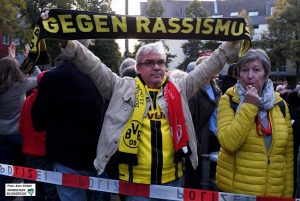 Immer wieder setzen BVB-Fans und Fan-Gruppierungen Zeichen gegen rechtsextreme Aufmärsche in Dortmund.