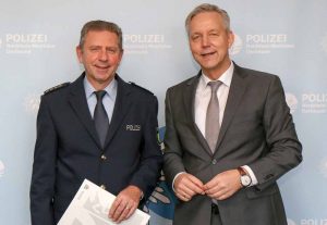 Dieter Keil (li.) war Leitender Polizeidirektor und Stellvertreter von Polizeipräsident Gregor Lange (re.).