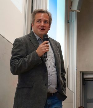 Dierk Borstel ist heute Professor am Lehrgebiet für Praxisorientierte Politikwissenschaft des FB 8