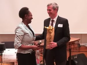 Afrika Positive Vorsitzende Veye Tatah und Robert Dölger aus dem Außenamt