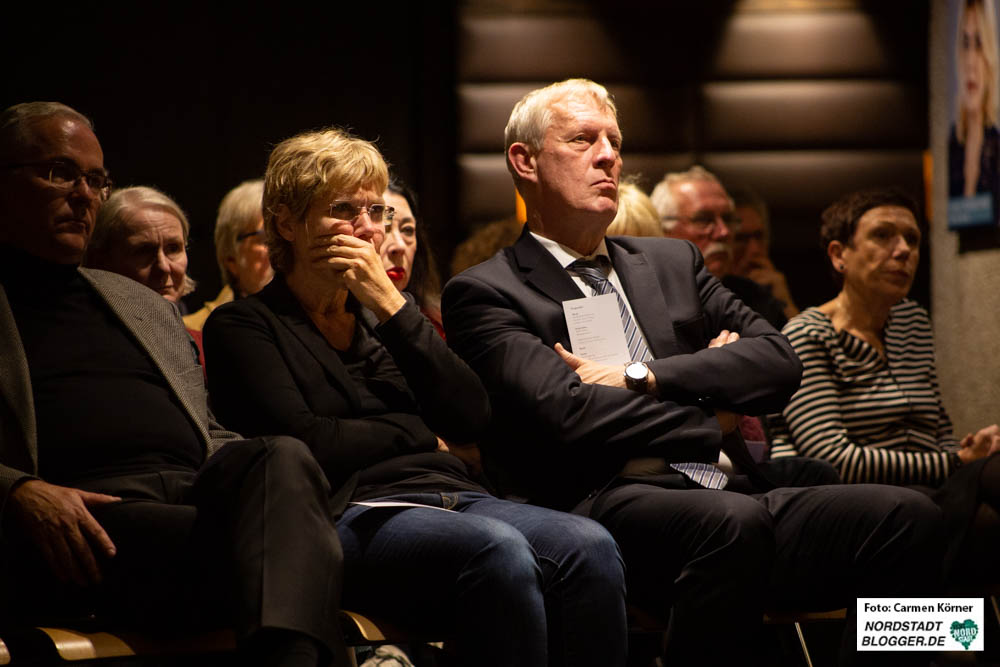 Daniela Schneckenburger, Schuldezernentin und Jörg Stüdemann, Kulturdezernent auf der Pogromgedenkfeier in Dortmund.