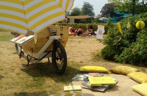 In den Sommermonaten on tour: Das Projekt „bookbike nrw“.