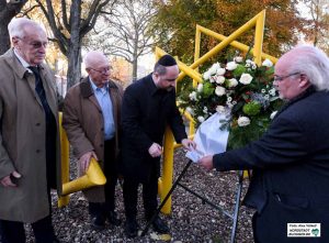 Am jüdischen Mahnmal in Dorstfeld wurde ein Kranz niedergelegt. Foto: Alex Völkel