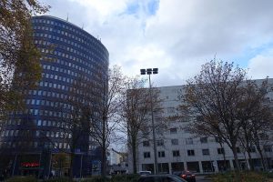 Bürogebäude, wie in der Nachbarschaft des Platzes, kann sich die CDU allemal vorstellen.