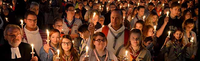 Mehr als 900 PfadfinderInnen werden in der St. Josephs-Kirche zusammenkommen, wenn in einem ökumenischen Gottesdienst das Licht als Symbol des Friedens weitergegeben wird. Foto: Michael Bodin / pdp