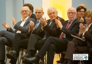 70 Jahre Deutsch-Franzoesische Gesellschaft. Feier im Museum für Kunst- und Kulturgeschichte Dortmund. Wolfram Kuschke, Ex-Europaminister (2. v. r.) und Erich G. Fritz, Ex-MdB