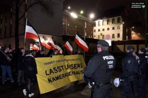 Vor der JVA Dortmund fand die Neonazi-Kundgebung statt. Fotos: Alex Völkel