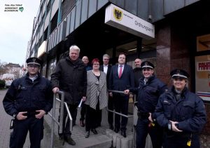 Zum Jahresabschluss besuchten OB Ullrich Sierau und Dezernent Norbert Dahmen den Kommunalen Ordnungsdienst und die Task Force Nordstadt.