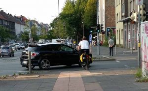 Ein gleichzeitiges Grün für AutofahrerInnen und Radverkehr sorgt immer wieder für Probleme.