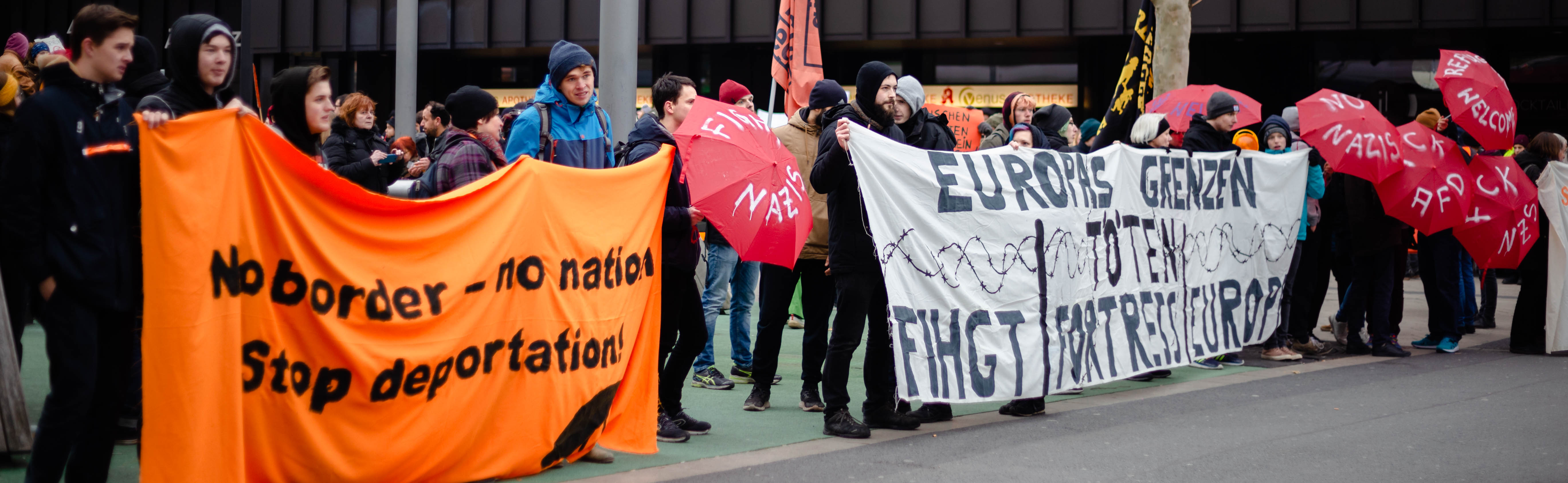 Transparente der Seebrücken-Demo in Dortmund.