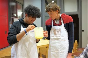 Sieht nachahmenswert aus und wurde für einen guten Zweck wiederholt.