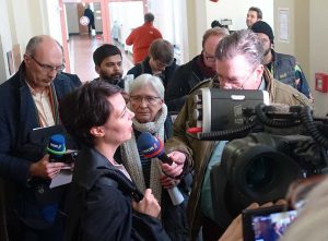 Miriam Saage-Maaß vom ECCHR kurz nach der Urteilsverkündung. Fotos: Sascha Fijneman