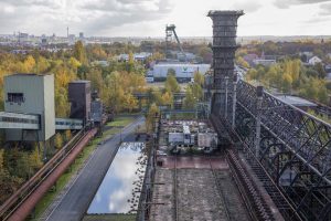 Auf dem Erlebnispfad Natur und Technik wandeln die BesucherInnen auf den Spuren von Kohle zu Koks und erfahren an einzelnen Stationen den Produktionsverlauf. Foto: Markus Bollen