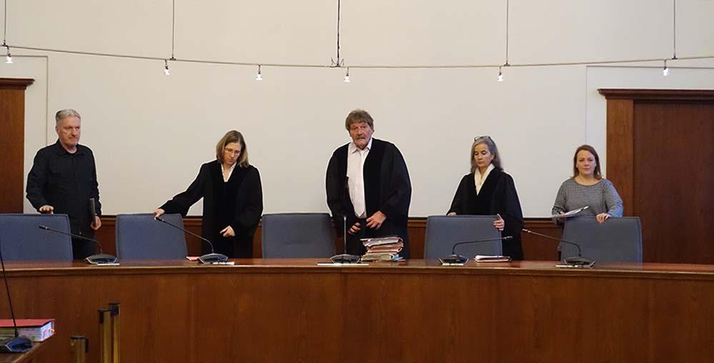 Das Schöffengericht unter Vorsitz von Richter Peter Windgätter. Foto: Sascha Fijneman