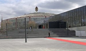 Übergangslos geht es durch einen gläsernen Gang in die Westfalenhalle. Foto: JvB