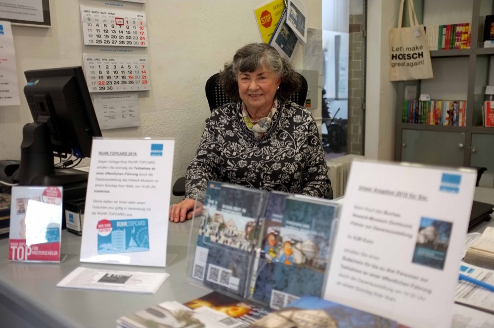 Leonore Süselbeck begrüßt seit 14 Jahren die Gäste an der Museumskasse. Fotos: Susanne Schulte