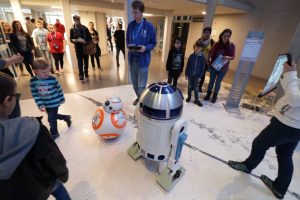 Auch wieder mit dabei: die beliebten Star Wars-Droiden R2D2 und BB-8.