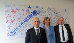 Dr. Christian Falk, Inga Lakes und Mario Niggemann von der Stadtentwässerung Dortmund. Foto: Sascha Fijneman