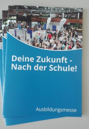 Die Infobroschüre zur Ausbildungsmesse. Foto: A. Steger