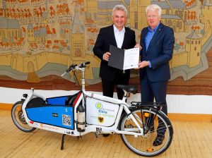 NRW-Wirtschaftsminister Dr. Andreas Pinkwart übergab den Förderungsbescheid des Landes im Dortmunder Rathaus an Oberbürgermeister Ullrich Sierau.