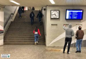 Der Eingang zum Hauptbahnhof auf der Nordseite - Rolltreppe oder Aufzüge gibt es hier noch nicht.