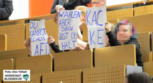 Lautstarker und kreativer Protest schlug den AfD-Vertretern an der TU Dortmund entgegen. Foto: Alex Völkel