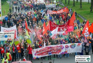 Die Demonstration zum Tag der Arbeit des DGB 2019 führt vom Platz der Alten Synagoge zum Westfalenpark. Fotos: Klaus Hartmann