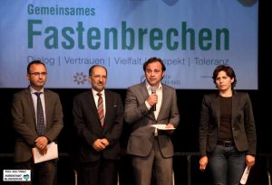 Der Integrationsrat, der Rat der muslimischen Gemeinden und das Dietrich-Keuning-Haus hatten erstmals zusammen eingeladen. Emre Gülec, Ahmad Aweimer, Levent Arslan und Aysun Tekin.