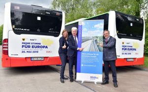 OB Ullrich Sierau, DSW21-Vorstand Hubert Jung sowie Nina Frense vom RVR präsentierten  den Slogan „Meine Stimme für Europa“. Bild: Jörg Schimmel/DSW21