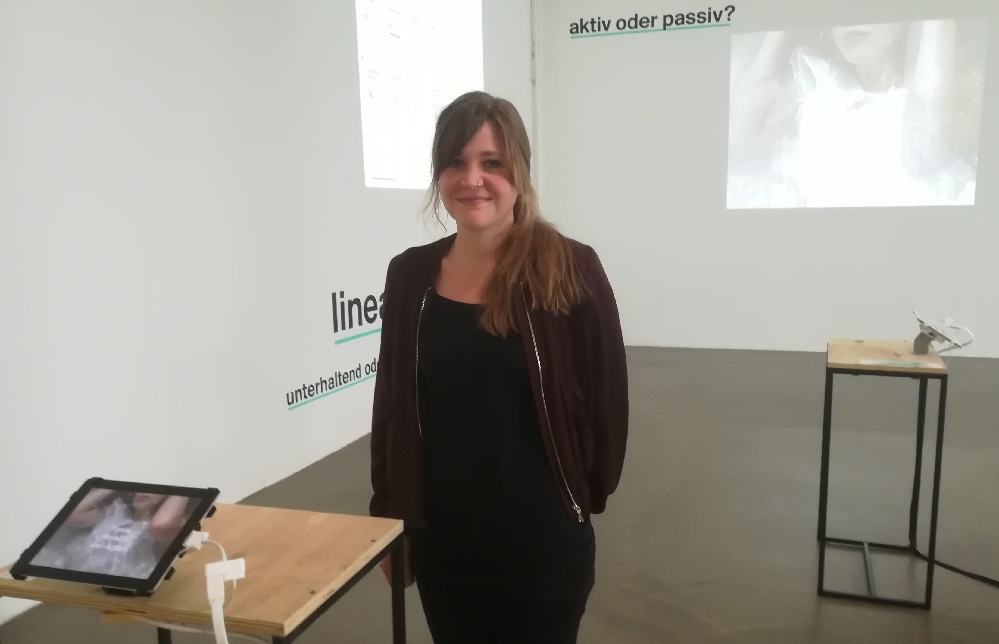 vom blättern und wischen - Bianka Reimann konzeptionierte die Ausstellung
