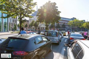 Rund 450 Minuten kam der Verkehr auf der zentralen Kreuzung zum Erliegen. Aus der Hohen Straße und am Südwall ging nichts mehr.