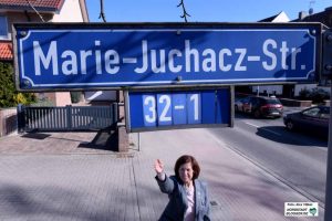 Renate Riesel ist stolz darauf, in einer nach der AWO-Gründerin benannten Straße zu wohnen. 