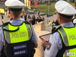 Die Polizei setzt vermehrt auch Social Media, um auch gegen Falschmeldungen abzuarbeiten.