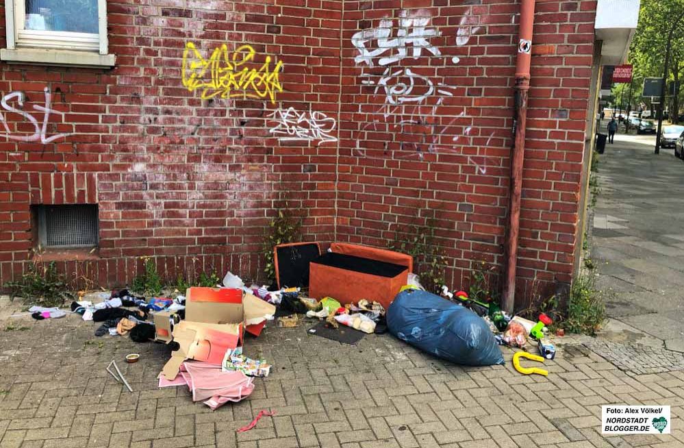 An vielen Straßenecken findet sich - nicht nur in der Nordstadt- Sperrmüll. Foto: Alex Völkel