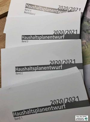 Wegen des Doppelhaushalts für 2020/2021 hat der haushaltsplanentwurf dieses Mal vier Bände.