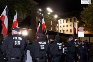 Vor der JVA in Dortmund demonstrierten die Neonazis - zwei von ihnen sitzen dort in U-Haft.