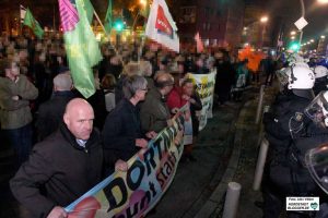 Trotz oder wegen der Naziaufmärsche gehen montags Menschen auf die Straße. Sie lassen sich nicht einschüchtern.