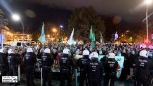 Auch am vergangenen Montag gingen wieder zahlreiche Menschen gegen den Neonazi-Aufmarsch auf die Straßen.