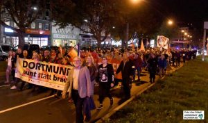 Rund 2000 Menschen sind gegen Rassismus und Antisemitismus auf die Straße gegangen. Fotos: Alex Völkel