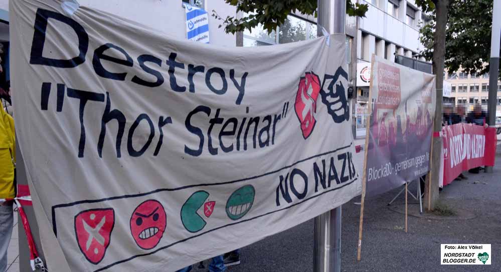 Jeden Montag wird gegen den „Thor Steinar“-Laden in der City protestiert.
